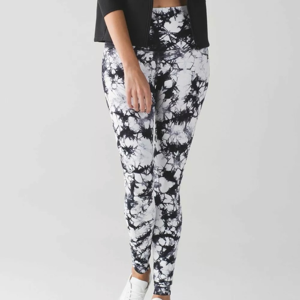 Lululemon Wunder Under Shibori White & Black Tie Dye leggings size 8